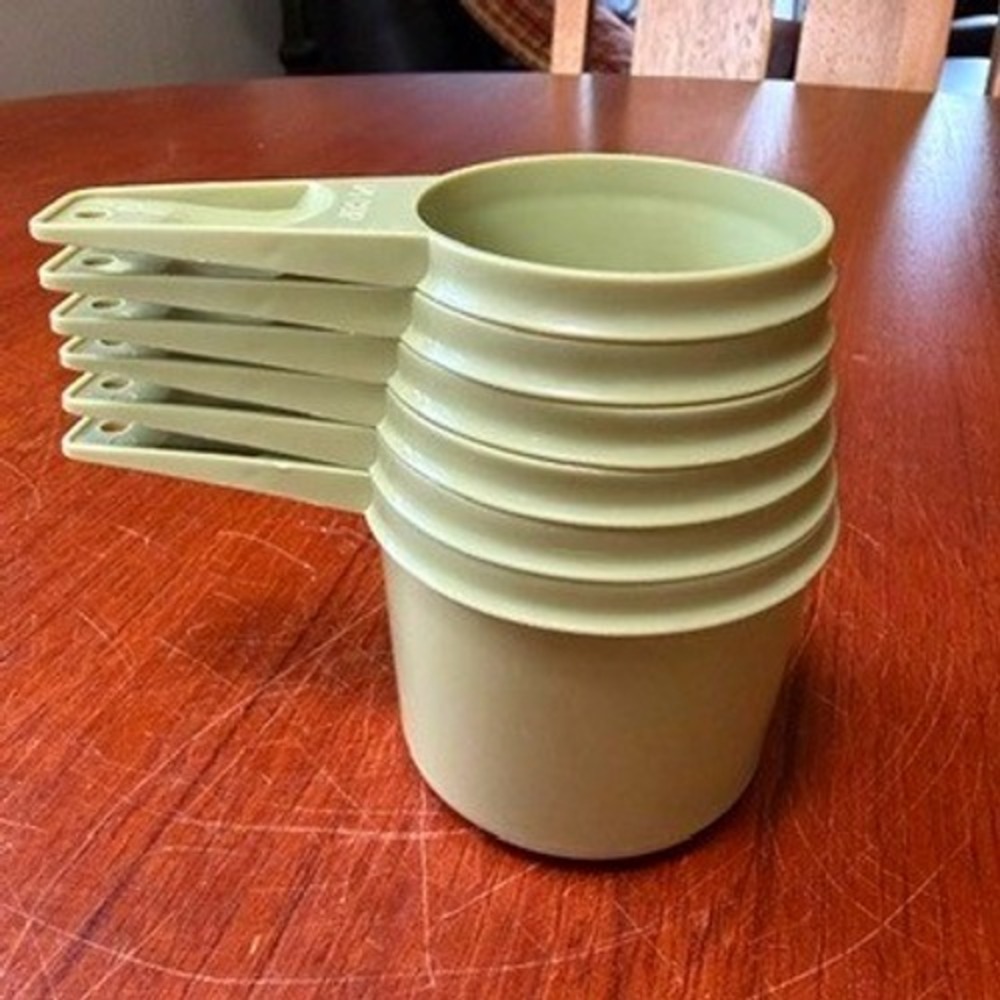 Tupperware Vintage Avocado Green Nesting Measuring Cups 6 Piece Set 761-5 USA
